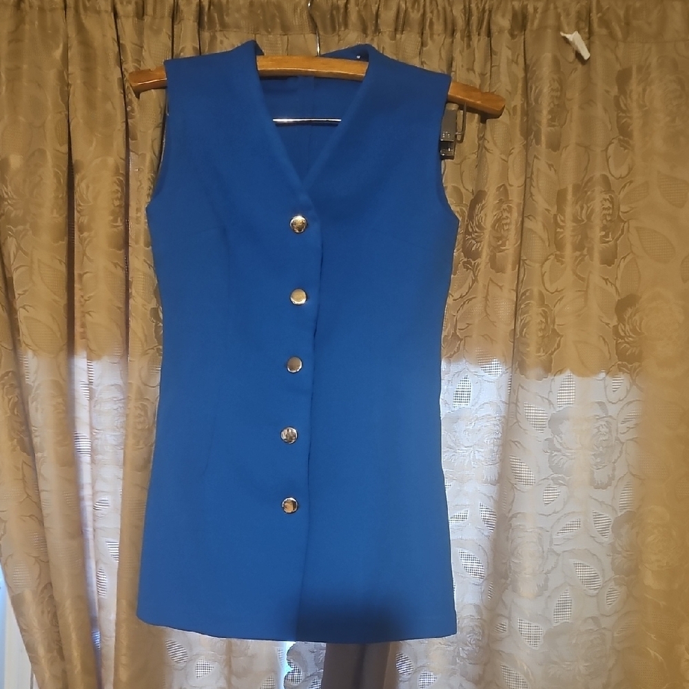 Chic Blue Sleeveless Top with Gold Buttons